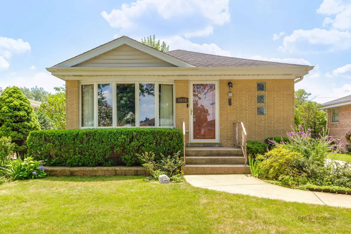 7029 W Kedzie Street, Niles, IL 60714 - #1