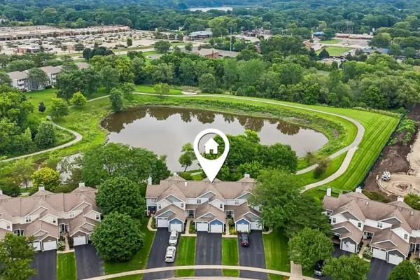 621 Woodhaven Drive, Mundelein, IL 60060