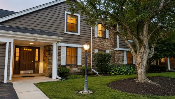 103 Marble Hill Court #B2, Schaumburg, IL 60193