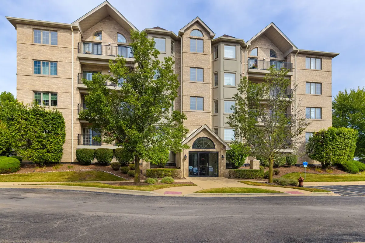 8505 Woodward Avenue #202, Woodridge, IL 60517 - #1