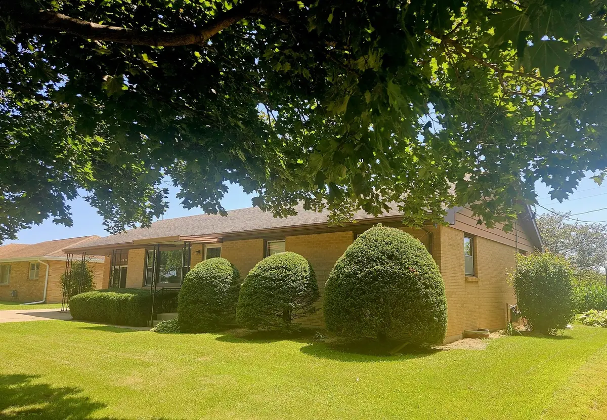 4007 Emerson Road, Sterling, IL 61081 - #1