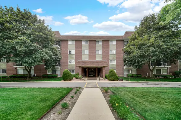 1030 S Fernandez Avenue S #4-M, Arlington Heights, IL 60005