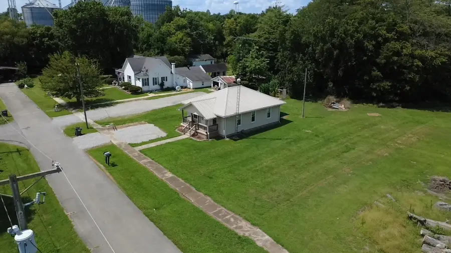 401 E Elm Street, Waltonville, IL 62894 - #2