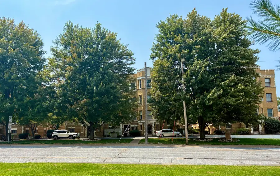 2506 N Harrison Street #E1, Davenport, IA 52803 - #2