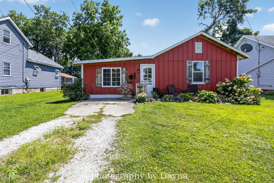 527 Water Street, Momence, IL 60954 - #2
