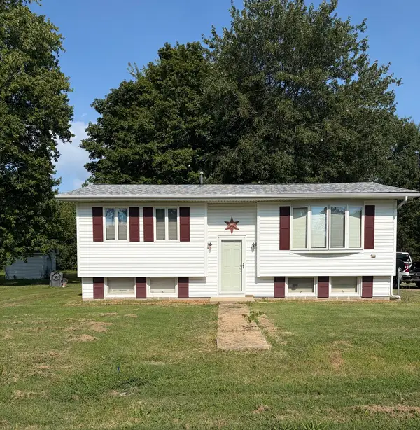 716 S Cockrum Street, Sesser, IL 62884