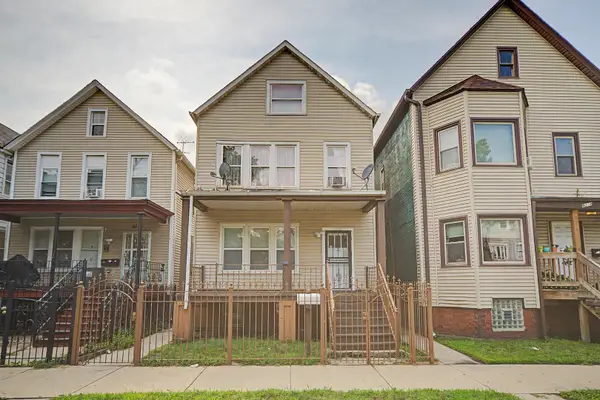 8220 S Houston Avenue, Chicago, IL 60617
