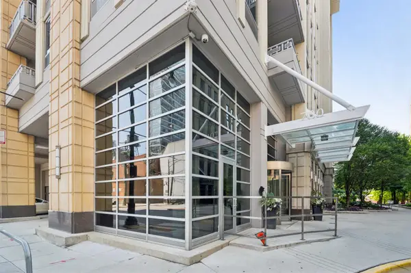 700 N Larrabee Street #1002, Chicago, IL 60654