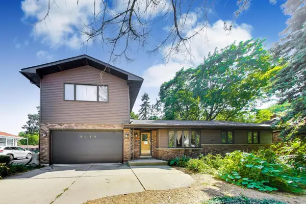 4049 Grandview Avenue, Gurnee, IL 60031