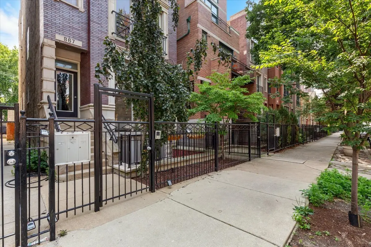 867 N Hermitage Street #3, Chicago, IL 60622 - #1