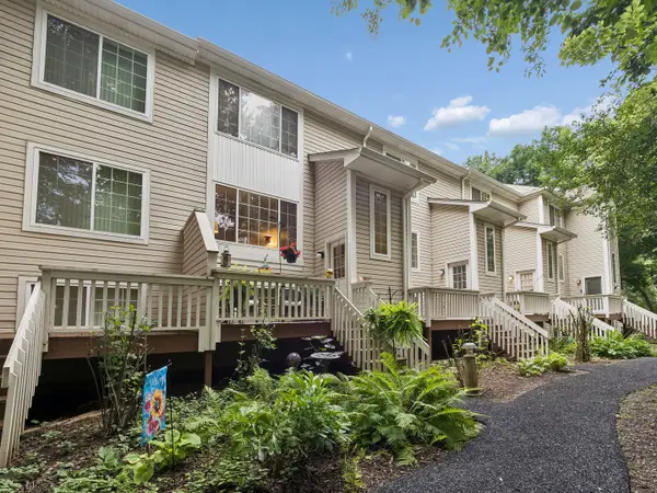 257 W Whispering Oaks Lane #257, Round Lake, IL 60073
