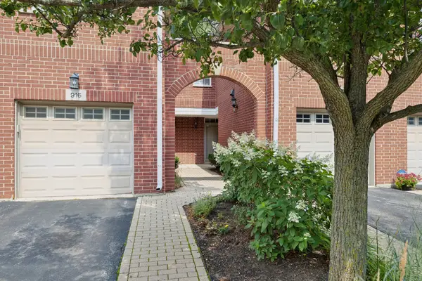 916 Enfield Drive #5-A2, Northbrook, IL 60062