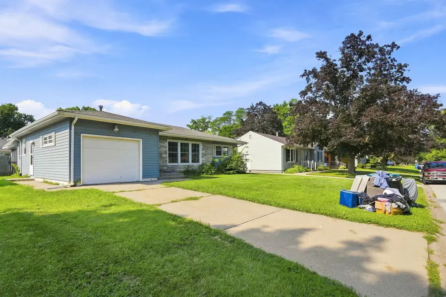 550 28th Avenue E, East Moline, IL 51265 - #2