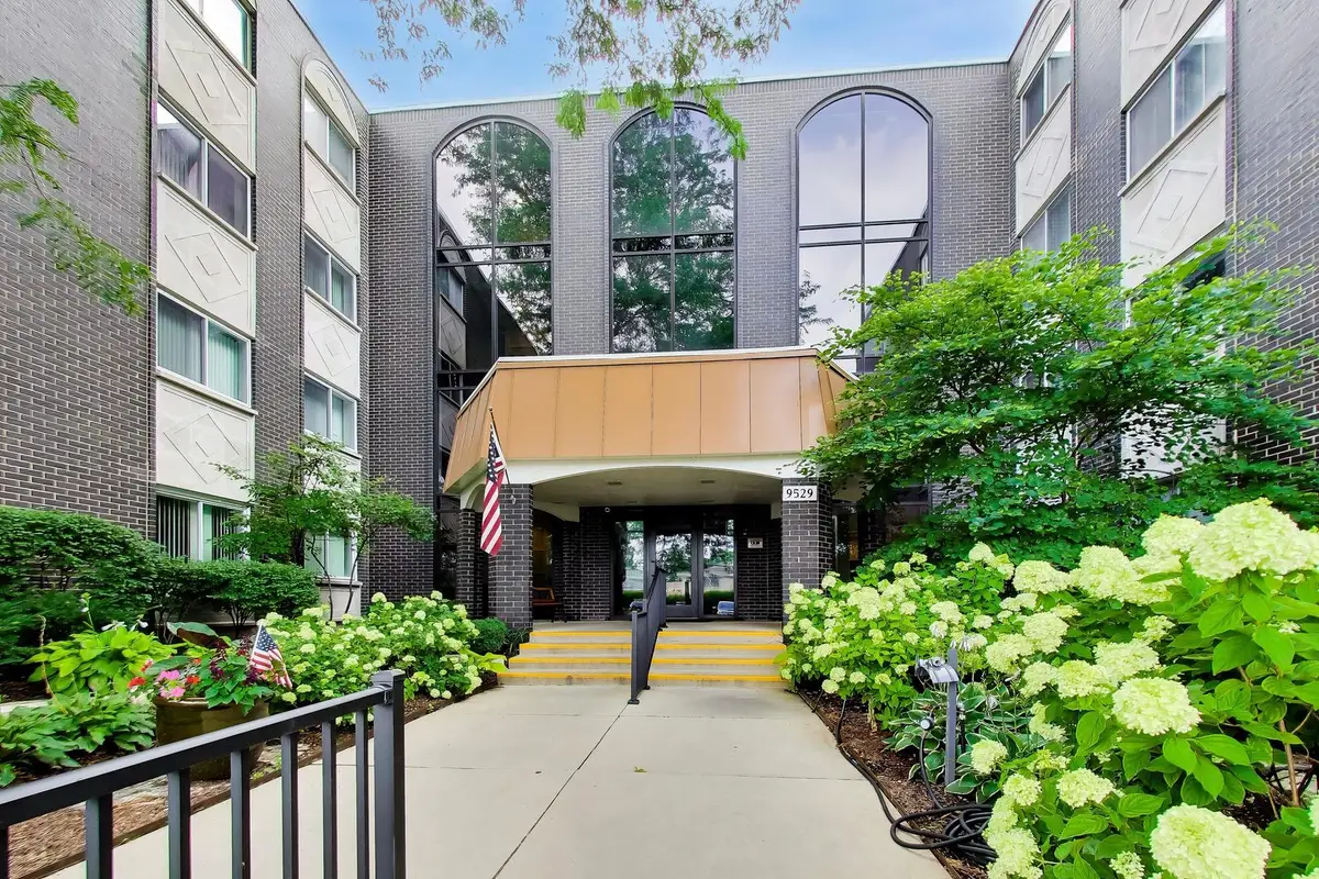 9529 Bronx Place #213, Skokie, IL 60077 - #1