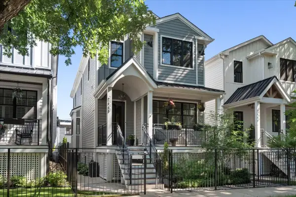 2448 W Moffat Street, Chicago, IL 60647