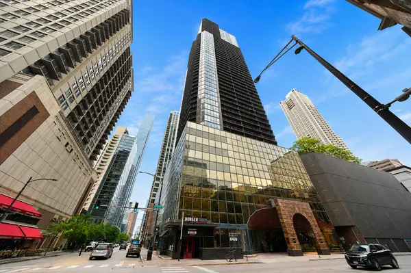 10 E Ontario Street #4207, Chicago, IL 60611