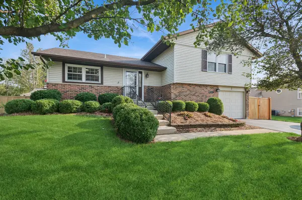 8227 W Orchard Drive, Frankfort, IL 60423