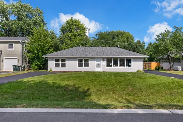 727 Skyline Drive, Barrington, IL 60010