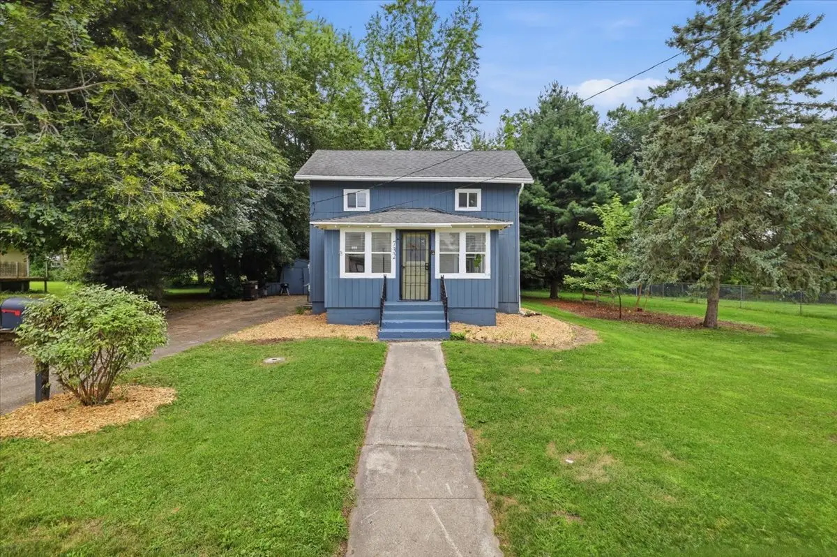 732 N Warren Avenue, Freeport, IL 61032 - #1
