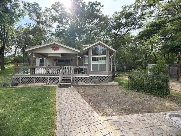 2-18 Woodhaven Lakes, Sublette, IL 61367