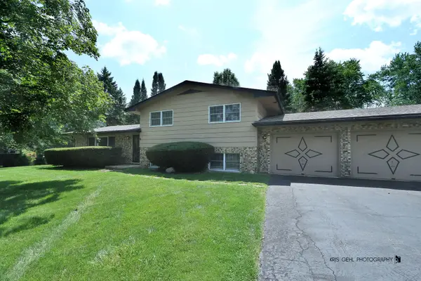 4 Trent Road, Hawthorn Woods, IL 60047