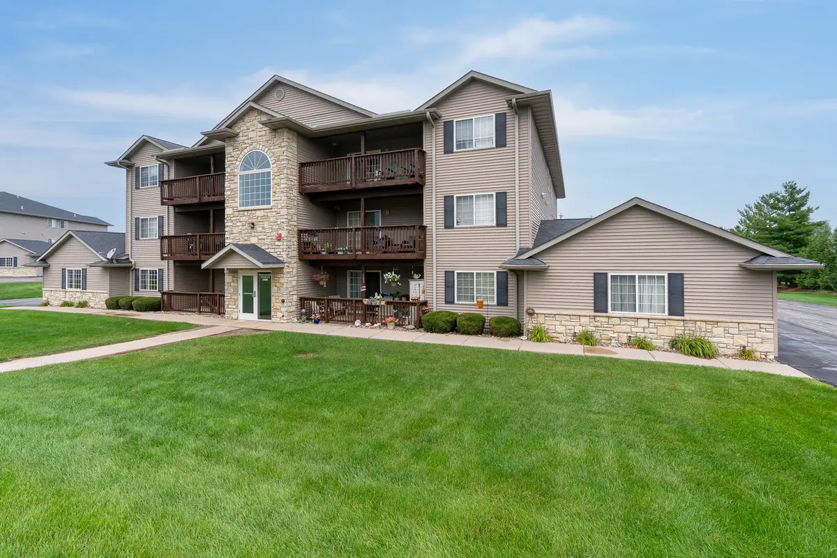 3209 S 16th Avenue #104, Eldridge, IA 52748 - #1