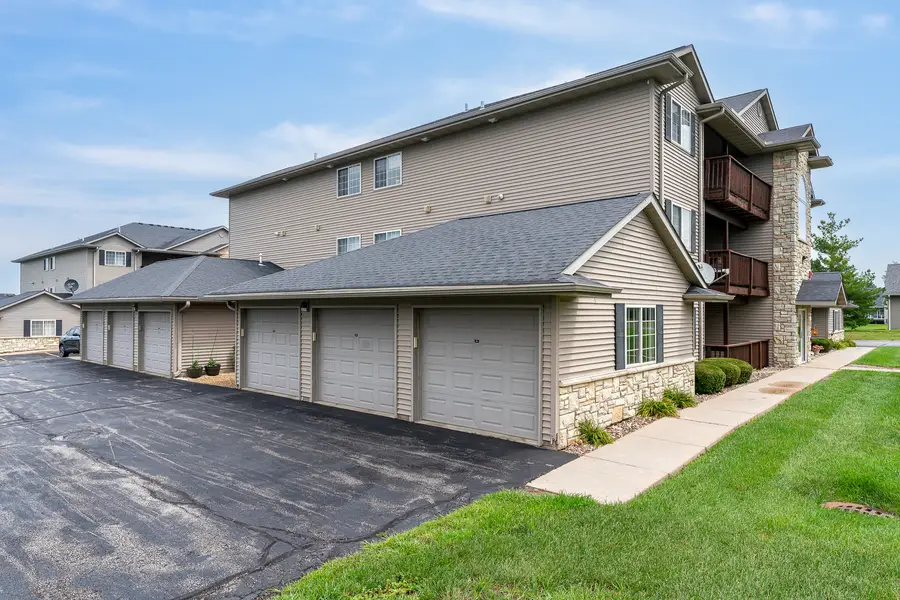 3209 S 16th Avenue #104, Eldridge, IA 52748 - #2