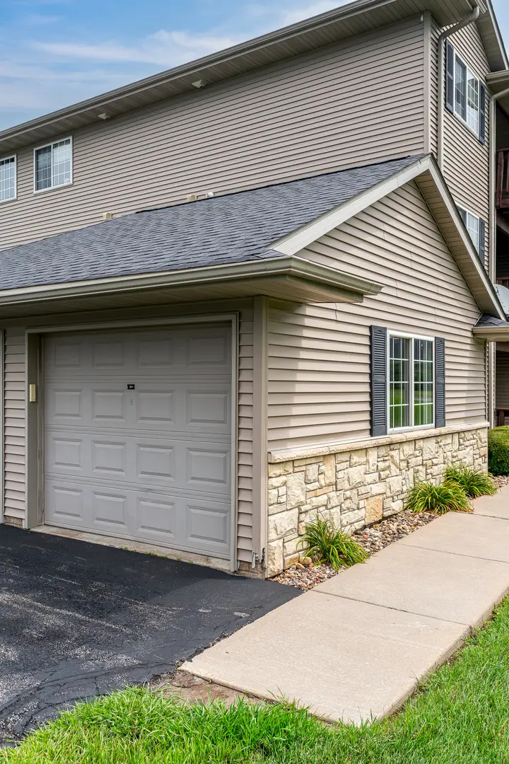 3209 S 16th Avenue #104, Eldridge, IA 52748 - #3