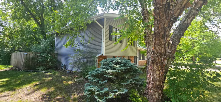990 Camelot Drive, Crystal Lake, IL 60014 - #3