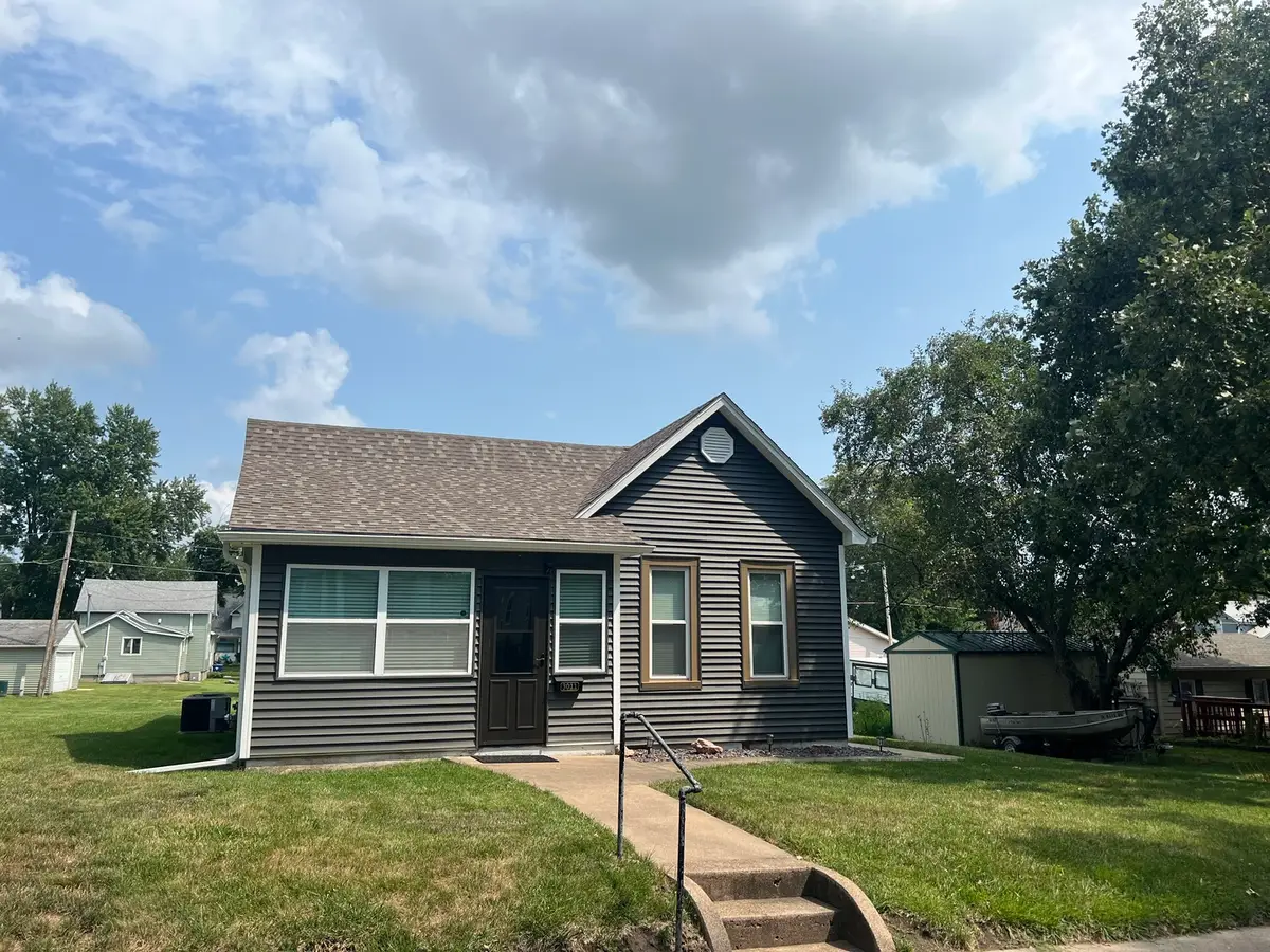 3011 Cleveland Street, Clinton, IA 52732 - #1