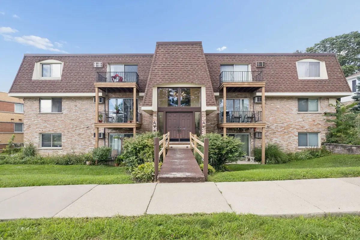 201 N President Street #3C, Wheaton, IL 60187 - #1