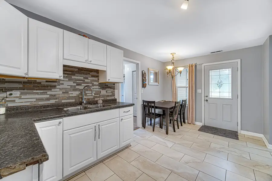 3108 S Woods Avenue, McHenry, IL 60051 - #3