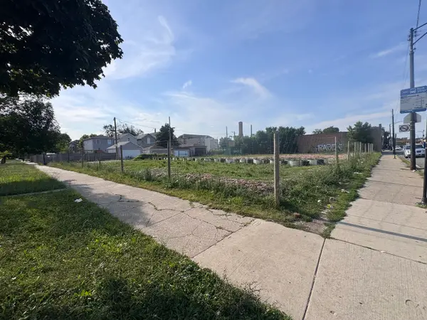 4002 W West End Avenue, Chicago, IL 60624