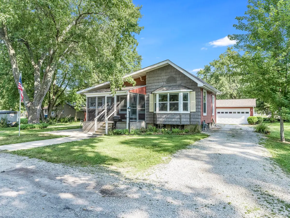 101 E White Street, Pontiac, IL 61764 - #1