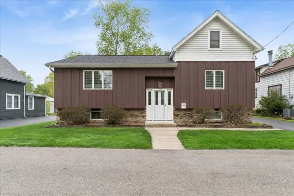1631 Park Street, McHenry, IL 60050