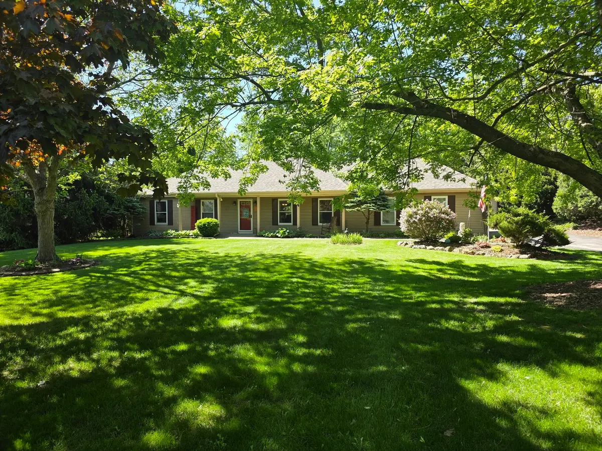 44W043 Fox Wilds Drive, Saint Charles, IL 60175 - #1