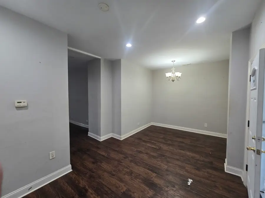 8622 S Escanaba Avenue, Chicago, IL 60617 - #3