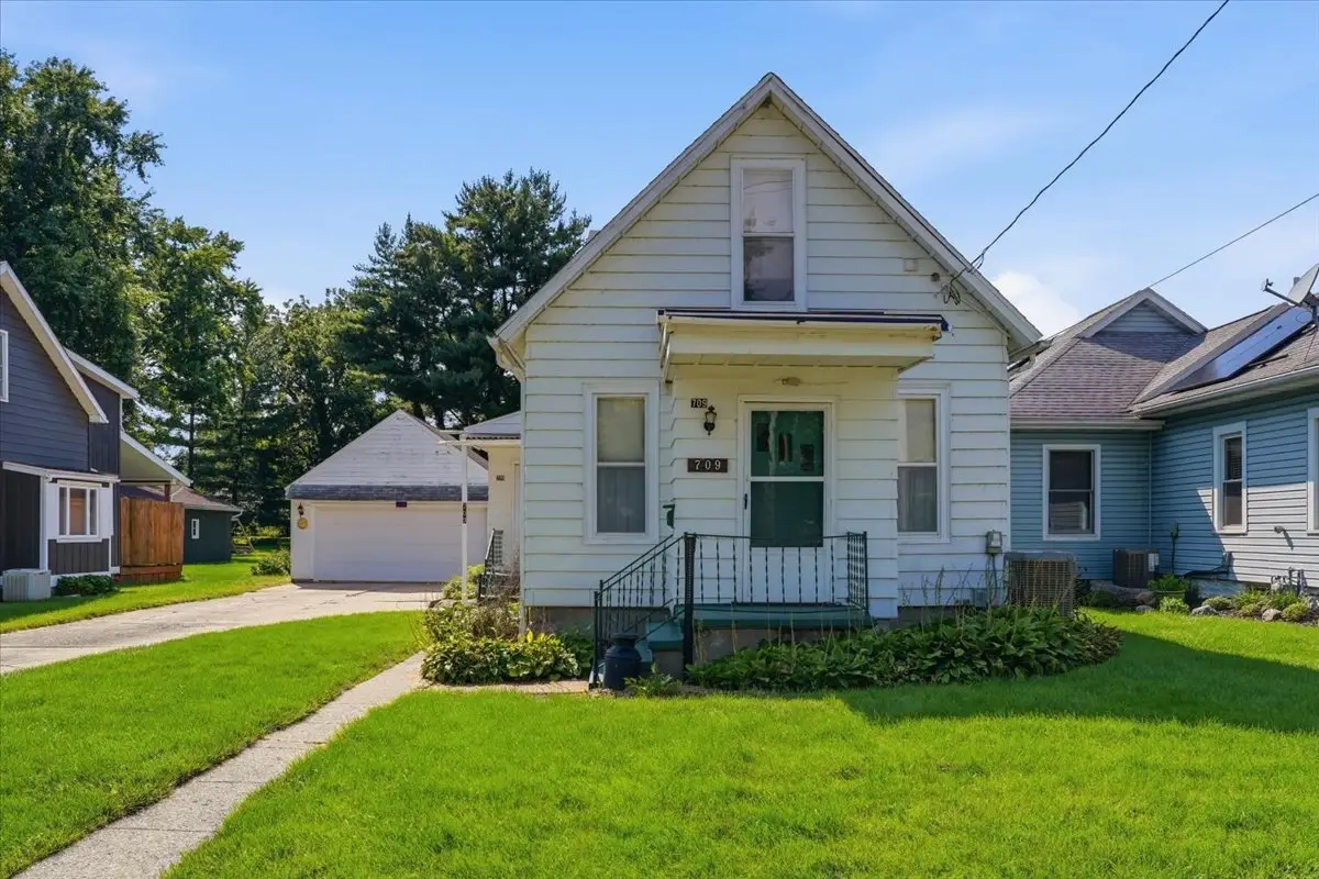709 Institute Boulevard, Dixon, IL 61021 - #1