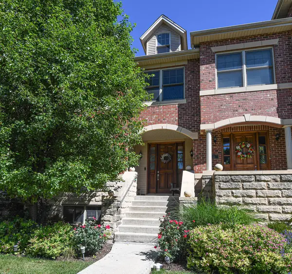 21 N Herbert Road #I, Riverside, IL 60546