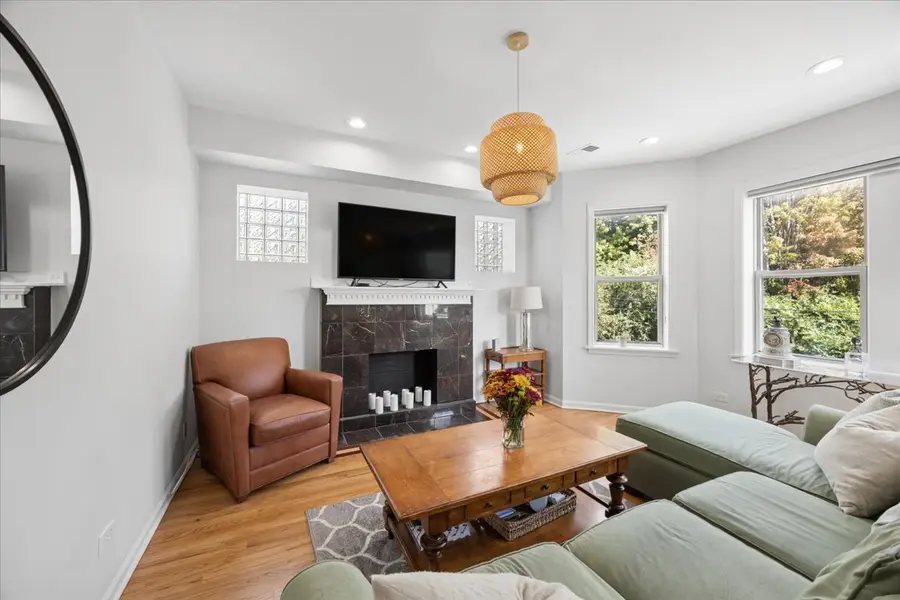 4852 N Sacramento Avenue #2N, Chicago, IL 60625 - #3