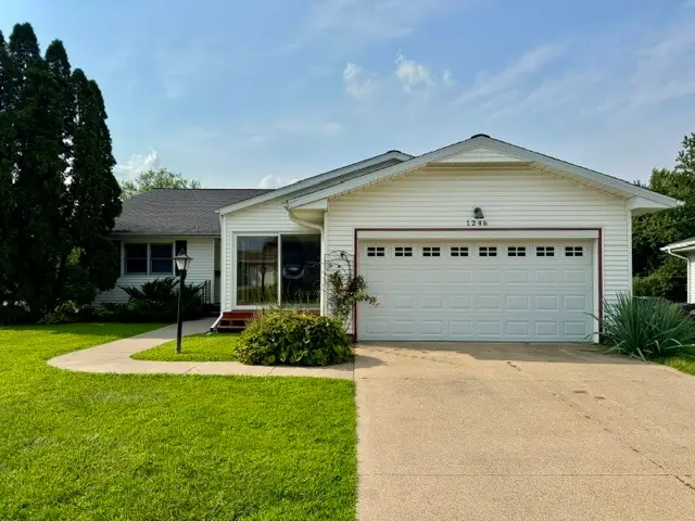 1246 8th Avenue N, Clinton, IA 52732 - #2