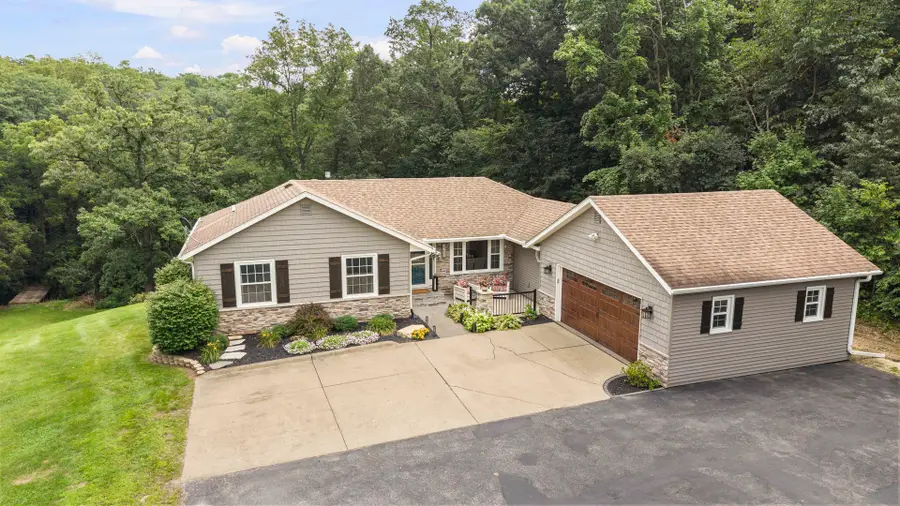 2260 Tara Lane, Le Claire, IA 52723 - #2