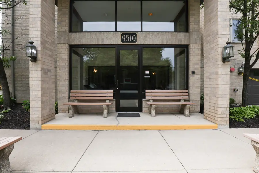 9510 S Kolmar Avenue #212, Oak Lawn, IL 60453 - #2