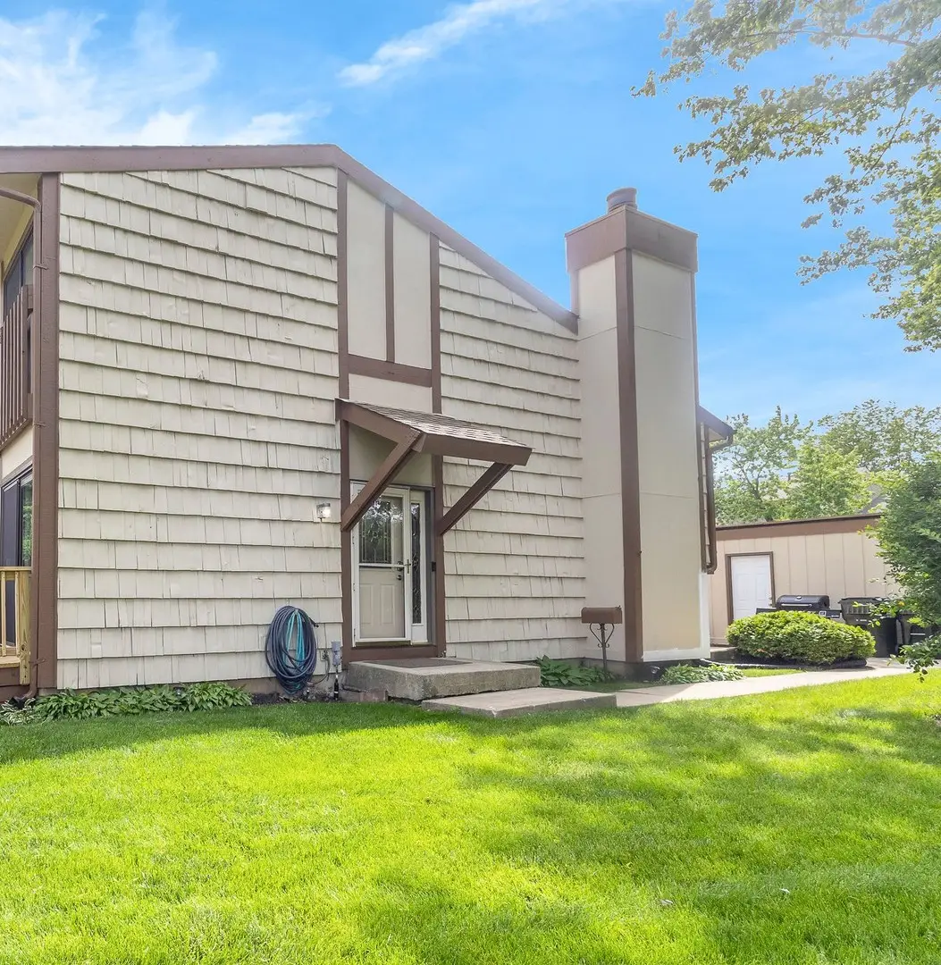 563 N Woodfield Trail, Roselle, IL 60172 - #1