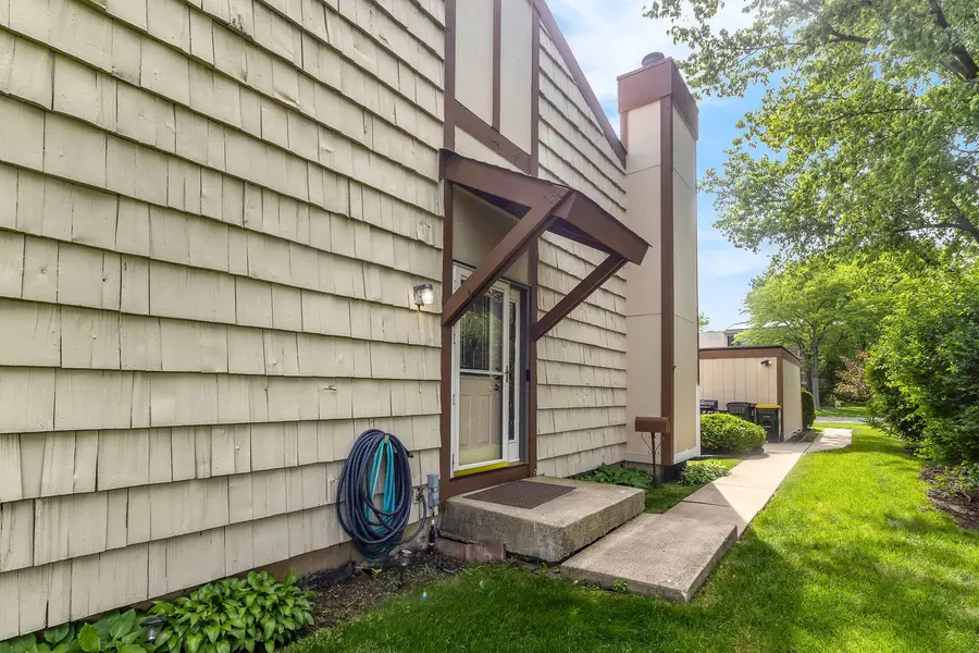 563 N Woodfield Trail, Roselle, IL 60172 - #2