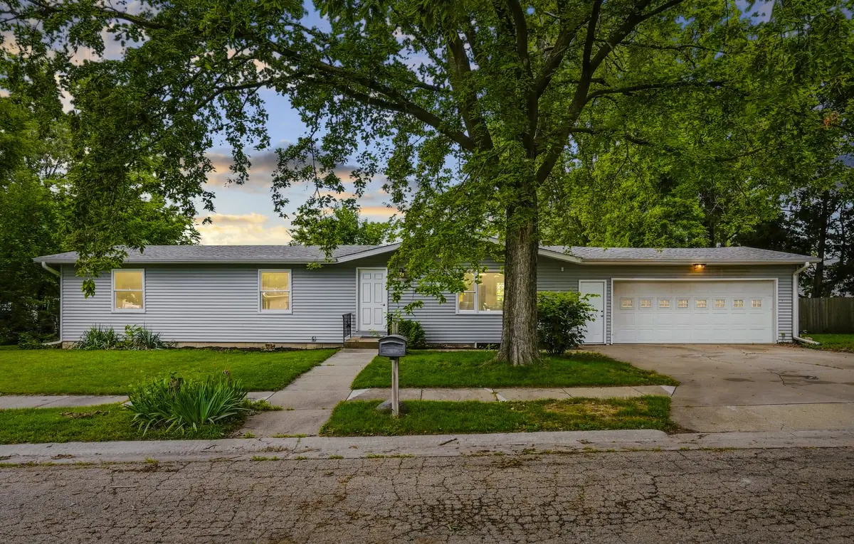 1110 8th Street, De Witt, IA 52742 - #1