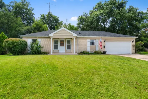 901 Hampton Court, McHenry, IL 60050