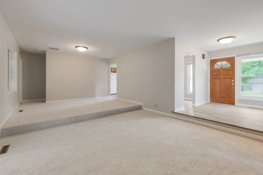 901 Hampton Court, McHenry, IL 60050 - #2