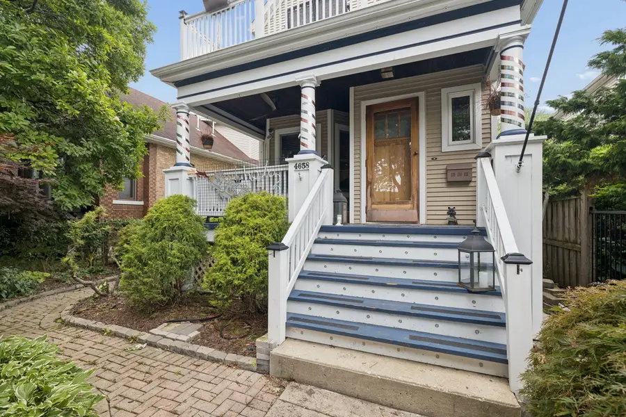 4658 N Kennicott Avenue, Chicago, IL 60630 - #2
