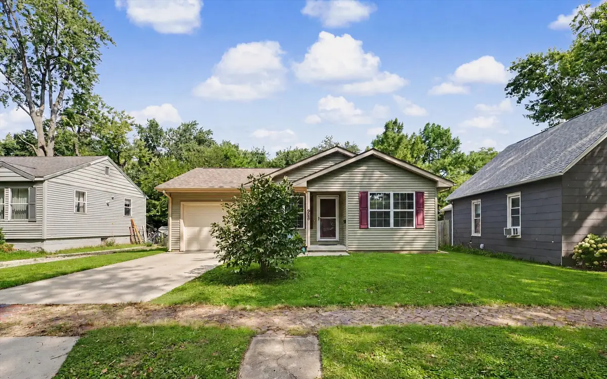 908 E Oregon Street, Urbana, IL 61801 - #1